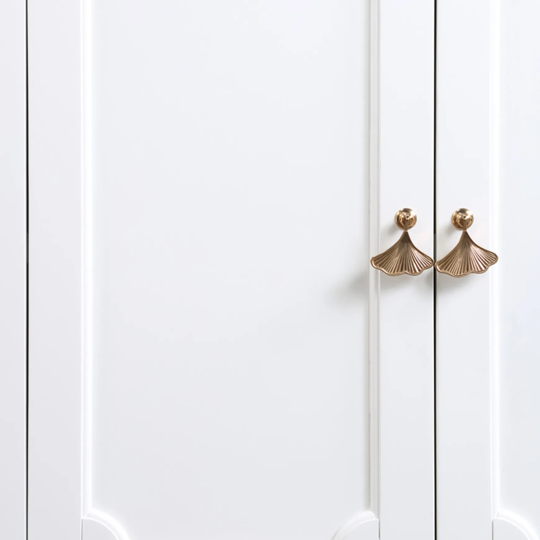 Grace Mitchell Asbury White 2-Door Cabinet Premium